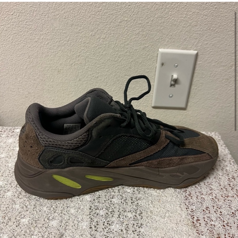 Authentic Adidas Yeezy boost 700 mauve - Picture 3 of 11